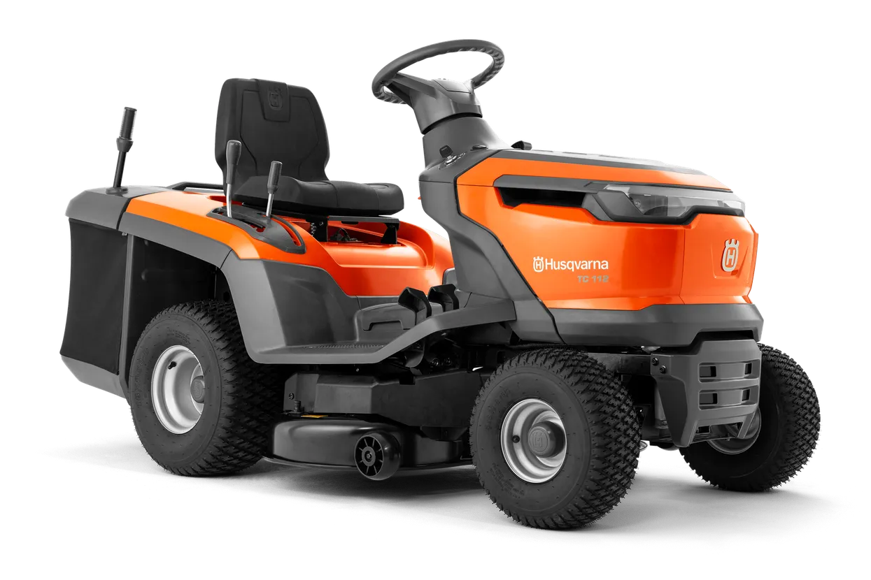 Husqvarna TC 112 vu de profil, poste de conduite et volant