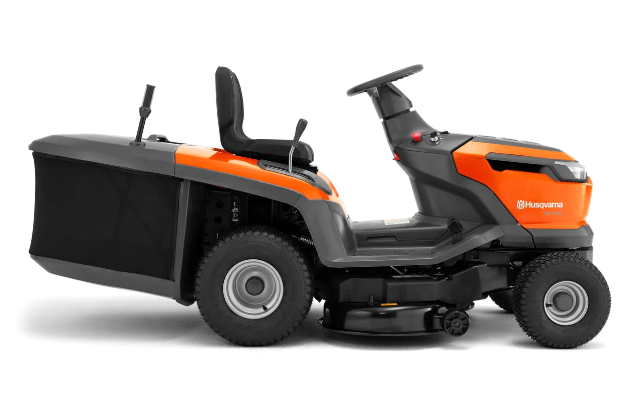 Husqvarna TC 114 de trois quarts, bac de ramassage monté