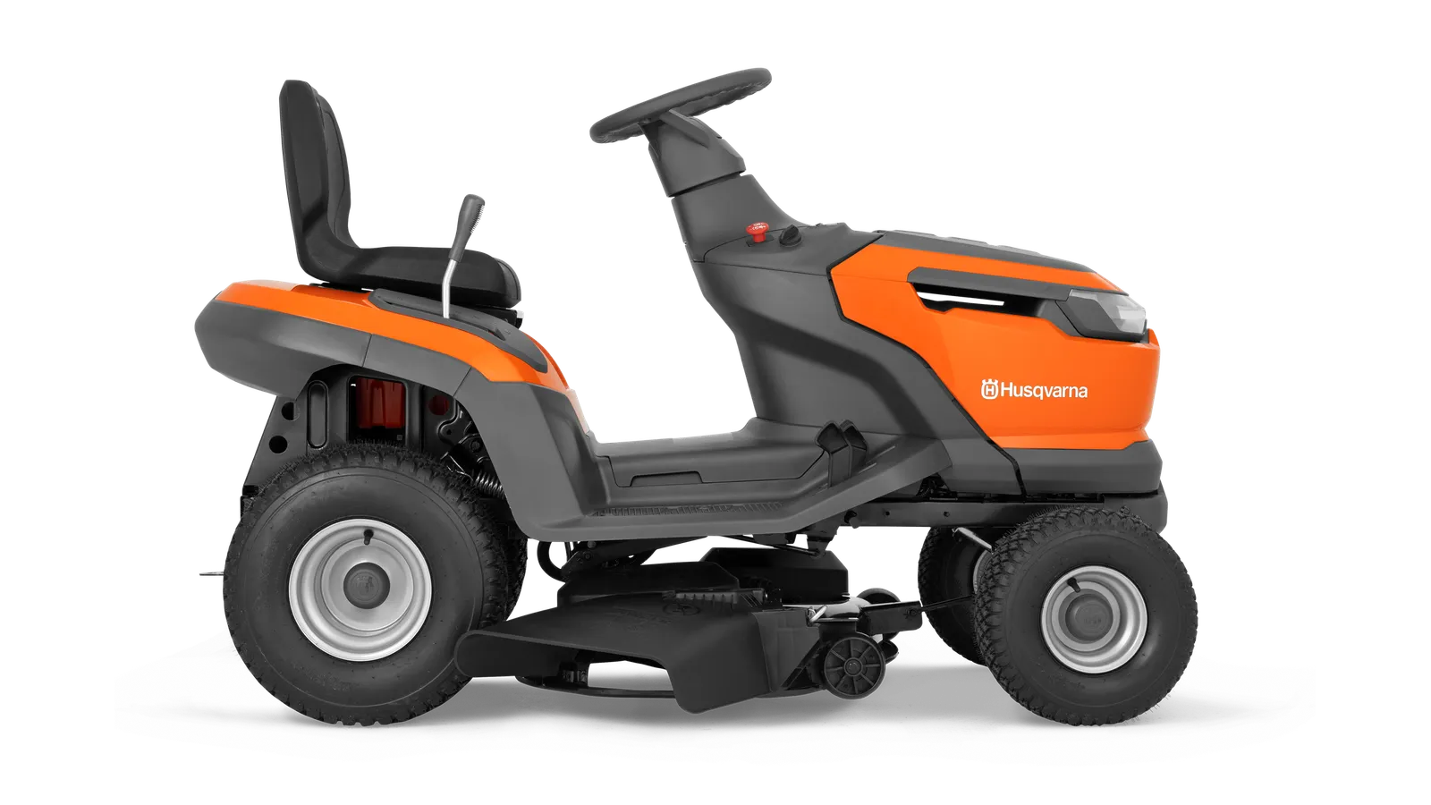Husqvarna TS 100i en tonte sur une pelouse