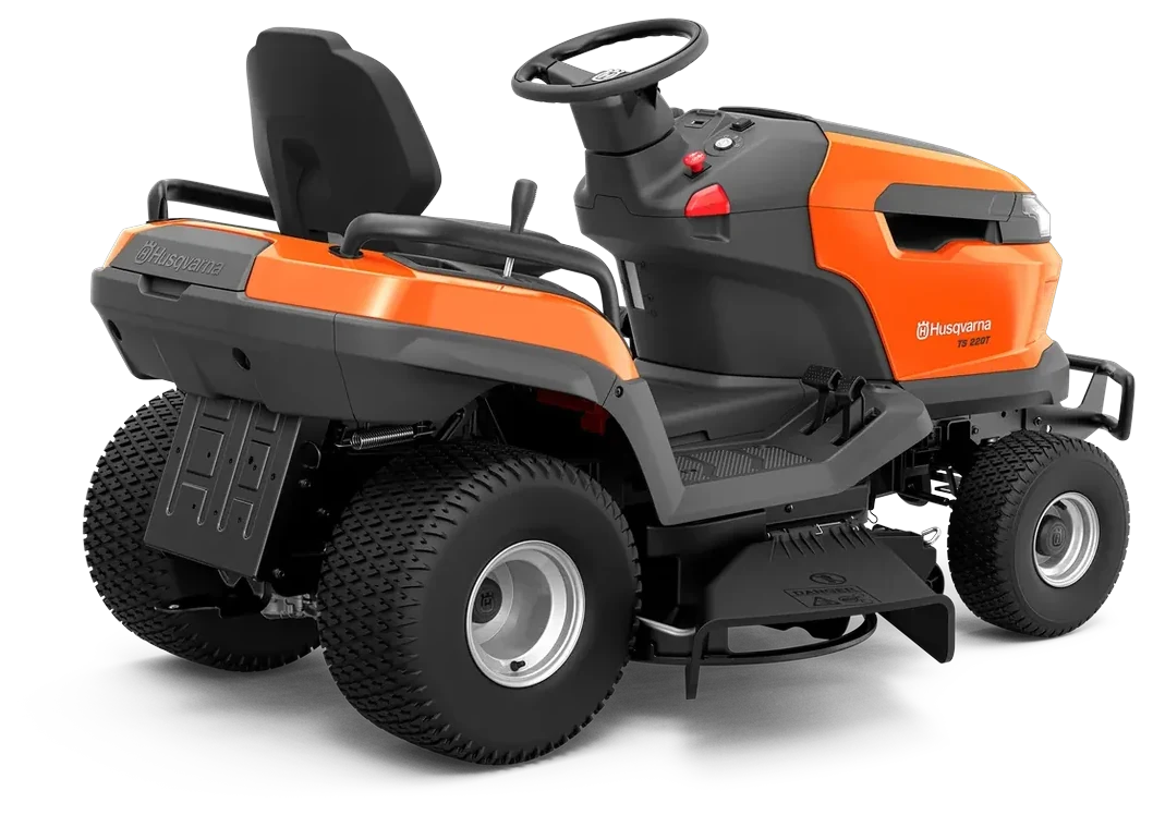 Husqvarna TS 220T vu de trois quarts arrière, carter de coupe de 108 cm